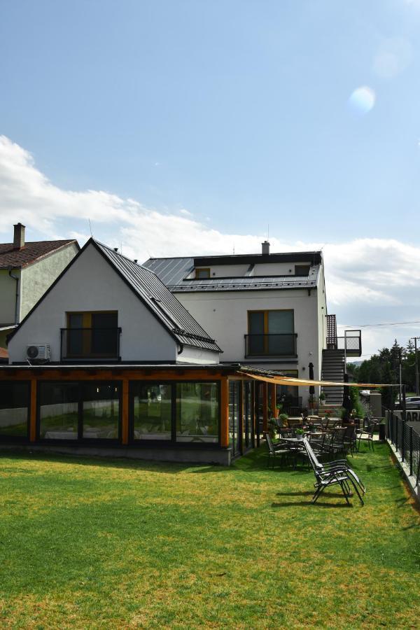 Varalja Apartments Plavecke Podhradie エクステリア 写真