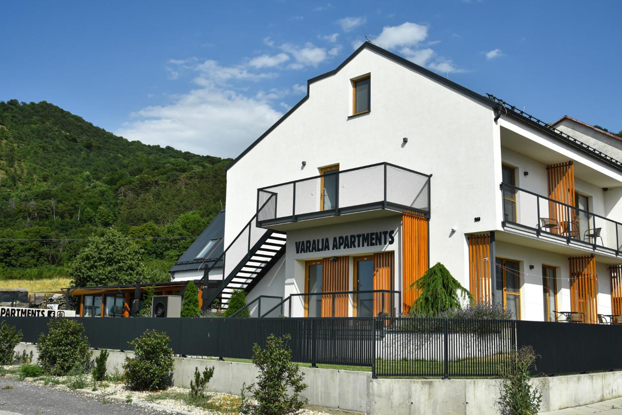 Varalja Apartments Plavecke Podhradie エクステリア 写真
